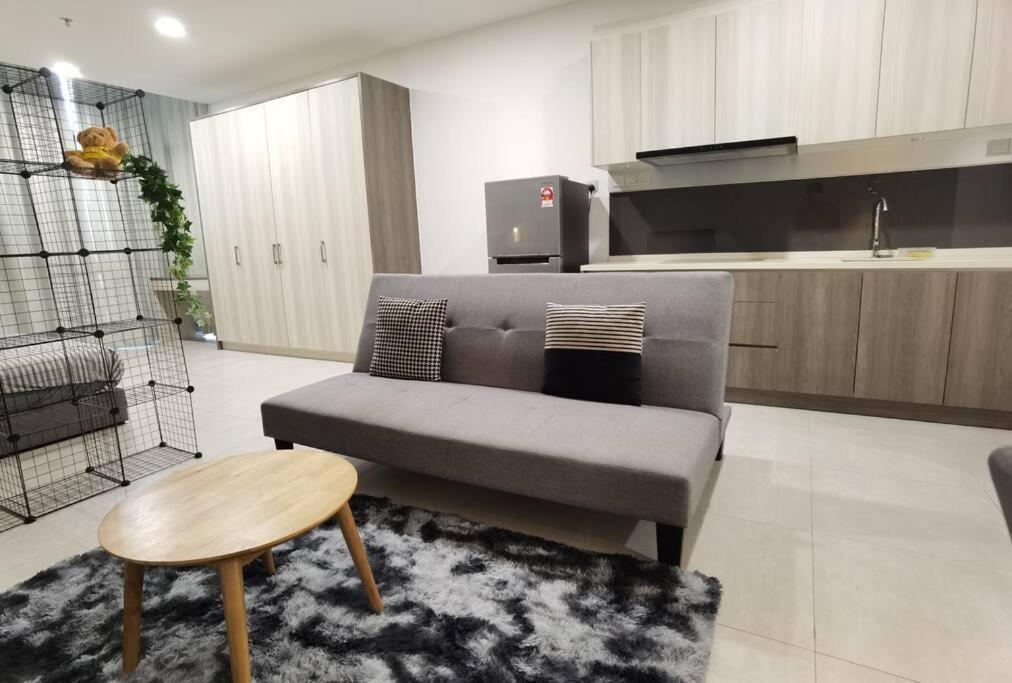 Modern Comfy Permaisuri 2 Carpark Wifi Netflix Apartment Kuala Lumpur