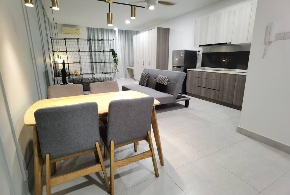 Modern Comfy Permaisuri 2 Carpark Wifi Netflix * Kuala Lumpur